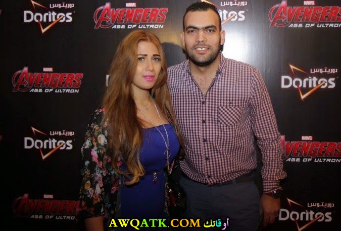 صورة عائلية للفنان خالد عليش مع زوجته