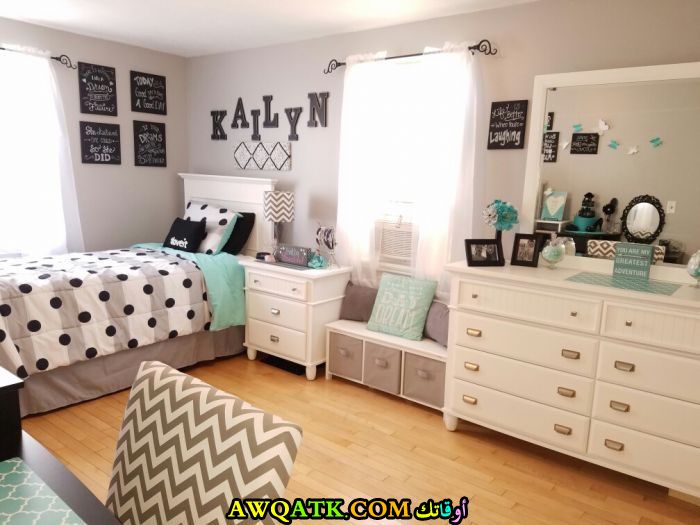 غرفة نوم نفر واحد باللون الأبيض