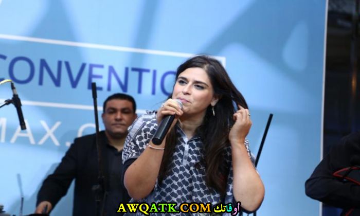 صورة روعة للفنانة رولا زكي