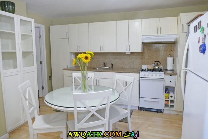 مطبخ جزائري شيك جداً باللون الأبيض