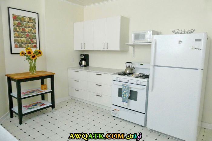 مطبخ جزائري باللون الأبيض