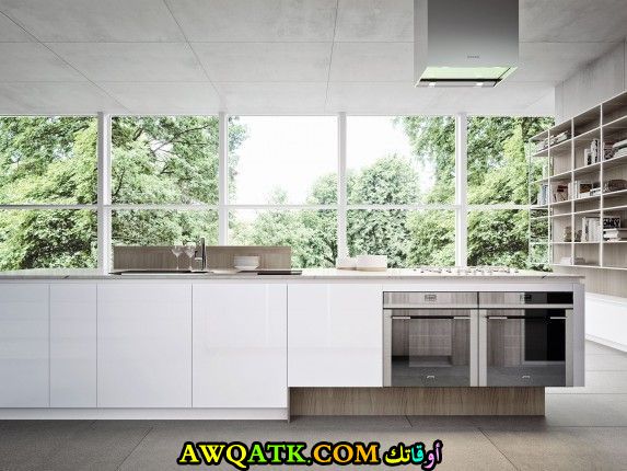 مطبخ جزائري بالسيراميك باللون الأبيض 