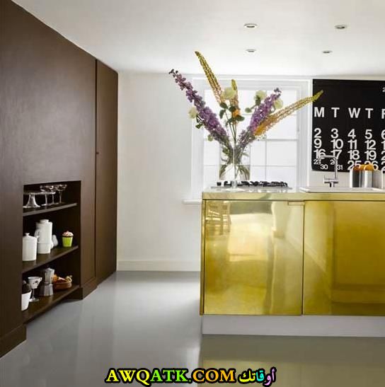 مطبخ أنيق وجميل باللون الدهبي