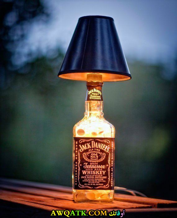 أباجورة باللون الأزرق جميلة جداً