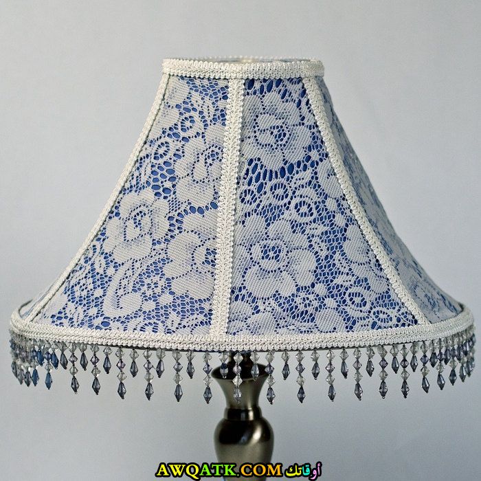 أباجورة باللون الأزرق تناسب الذوق الهادي