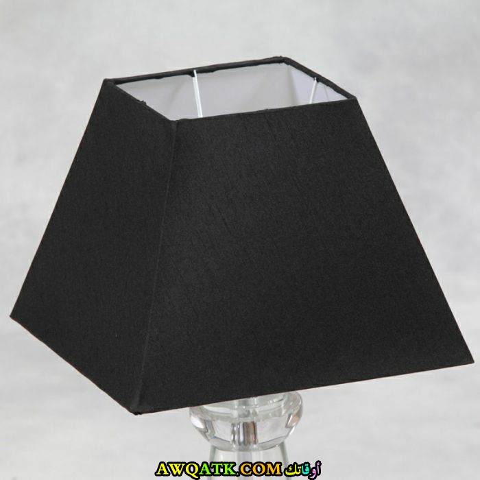 أباجورة باللون الأسود هادية جداً وجميلة