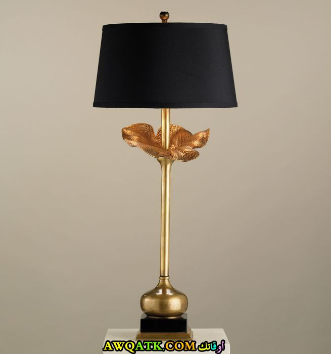 أباجورة باللون الأسود تناسب الذوق الراقي