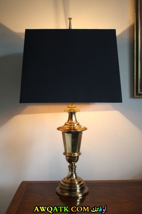 أباجورة سوداء تناسب الذوق الراقي