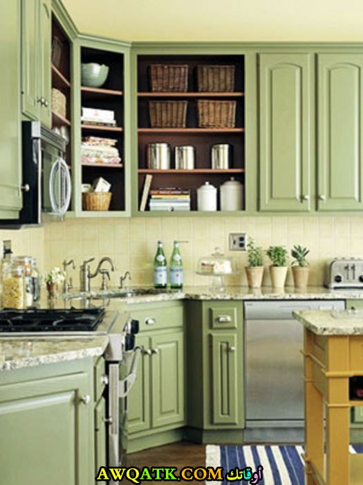 مطبخ باللون الأخضر قمة في الجمال