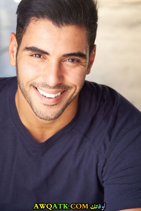 صورة جميلة للفنان الجميل كريم كامل