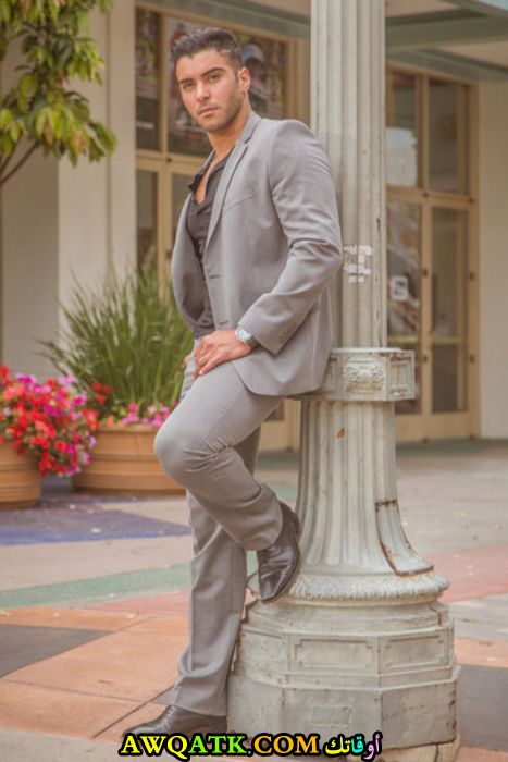 الفنان كريم كامل