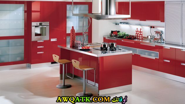 مطبخ باللون الأحمر قمة في الروعة