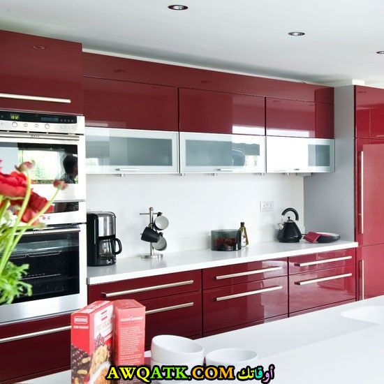 مطبخ باللون الأحمر روعة وجديد 