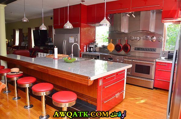 مطبخ أمريكاني باللون الأحمر مودرن