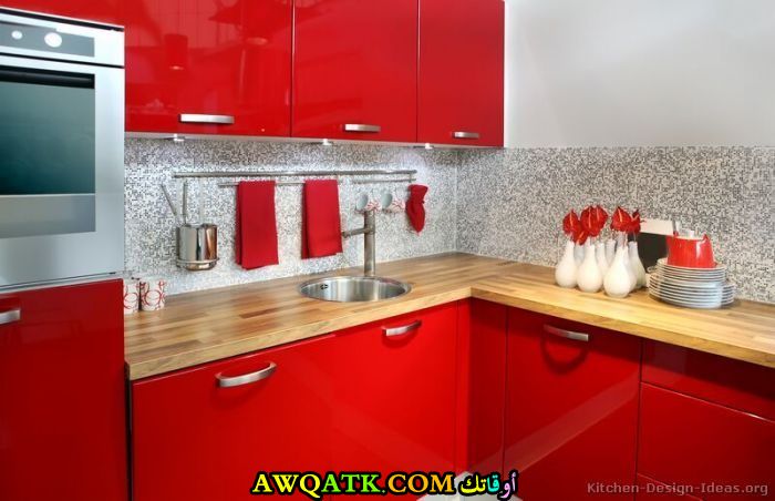 مبطبخ صغير باللون الأحمر حلو وجميل