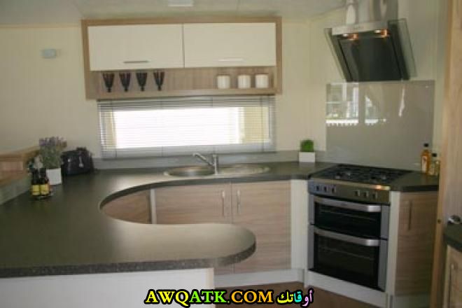 مطبخ رخام تقفيل والوميتال راقي جداً وهادي