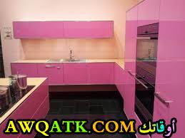 مطبخ يناسب الذوق الهادي باللون الفوشيا