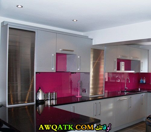 مطبخ حلو جداً باللون الفوشيا