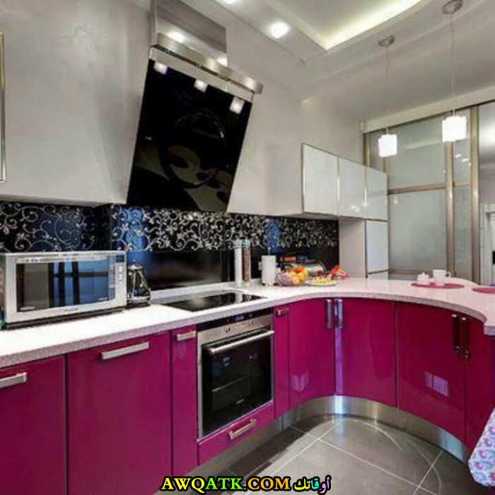 مطبخ جميل جداً باللون الفوشيا