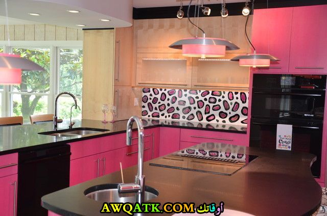 مطبخ باللون الفوشيا روعة