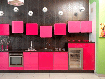 مطبخ باللونين الفوشيا والأسود قمة في الجمال