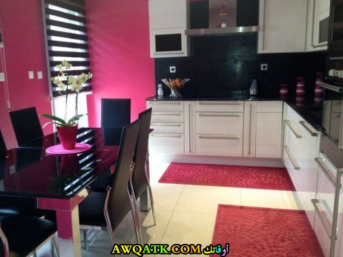 مطبخ باللونين الفوشيا والأسود روعة وشيك 