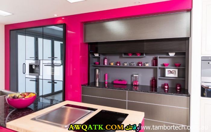 مططبخ باللونين الفوشيا والسيلفرفي قمة الجمال