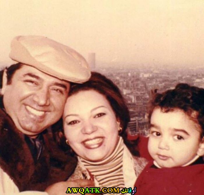 صورة الفنان نادر حمدي وهو طفل صورة قديمة نادرة مع عائلته