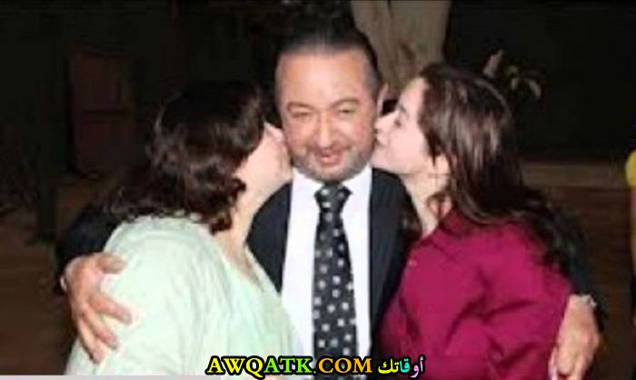 صورة الفنان نور الشريف و بناته ( مي - سارة )