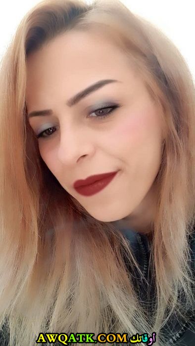 صورة الفنانة رنا الرفاعي