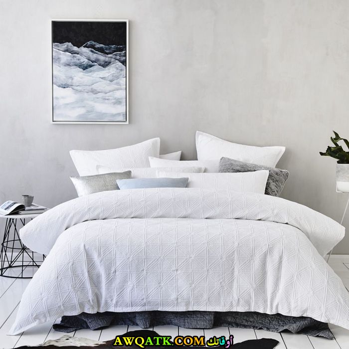 غرفة نوم فيلا باللون الأبيض بتصميم مودرن وشيك 