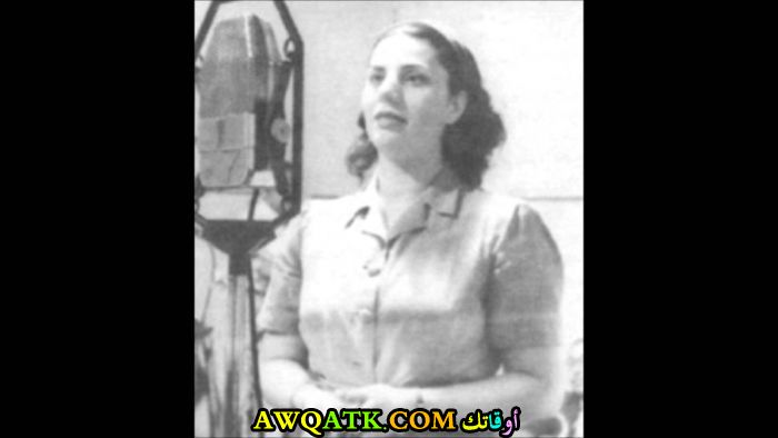 الفنانة لور دكاش