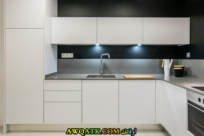 مطبخ فيلا صغير بتصميم أنيق وجميل