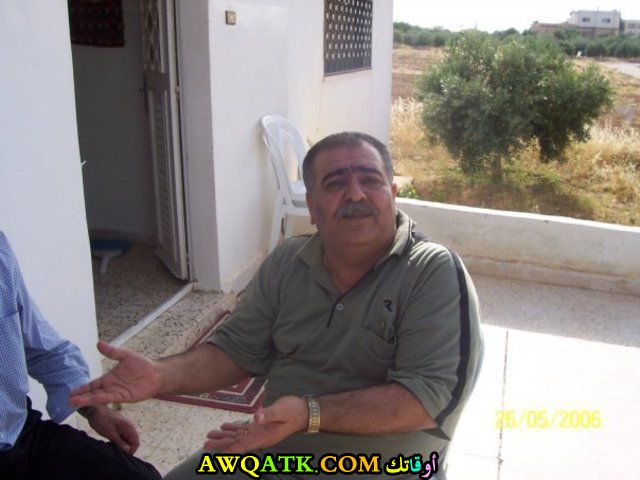 صورة قديمة للفنان موسى حجازين