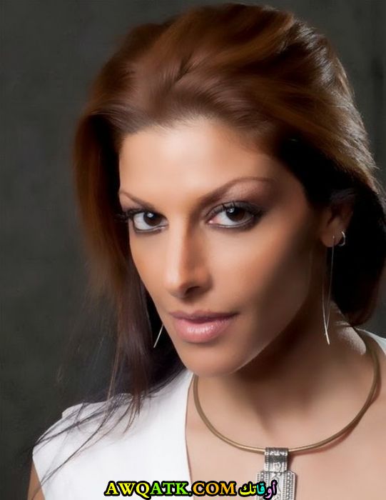 صورة الفنانة نادينا