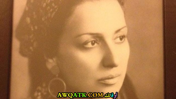 الفنانة نهاوند