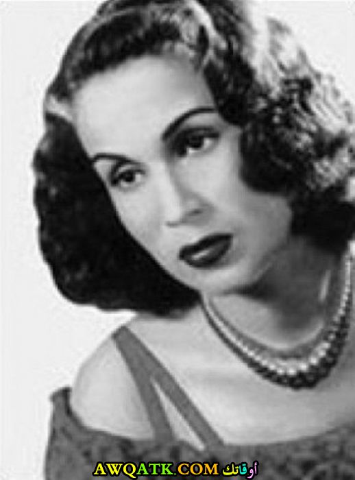 الفنانة نور الهدى