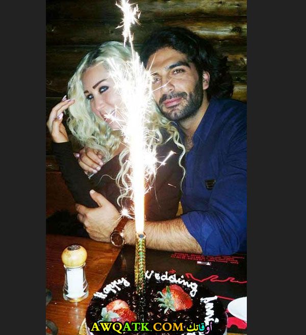 صورة عائلية للفنانة نورهان مع زوجها
