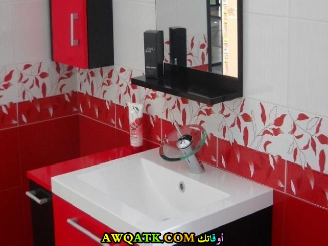 ديكور حمامات أحمر و أبيض ديكور حمامات أحمر و أبيض