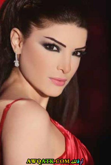الفنانة دينا حايك