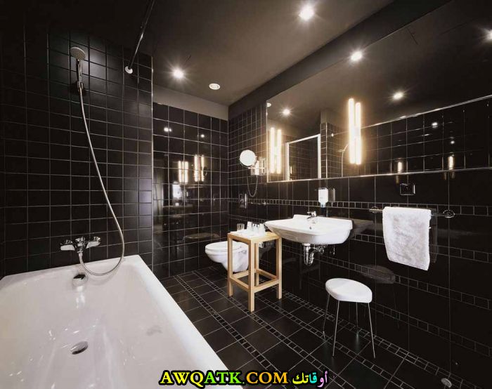 ديكور سيراميك حمام باللون الاسود روعة