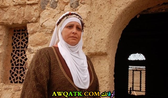 الفنانة عزة البحرة