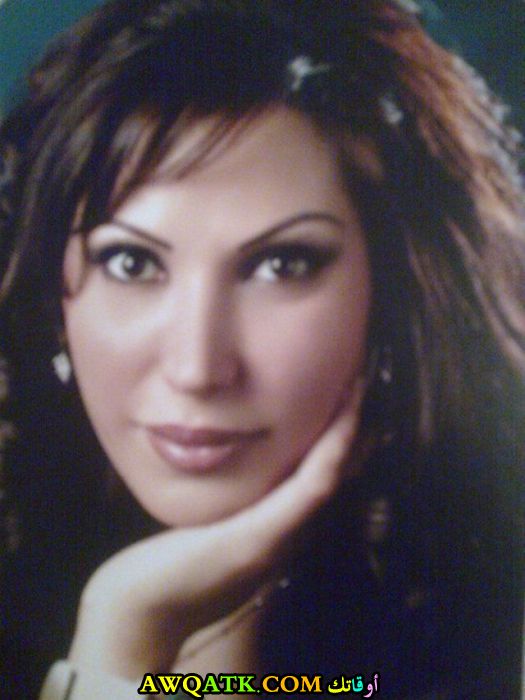 صورة الفنانة مانيا نبواني