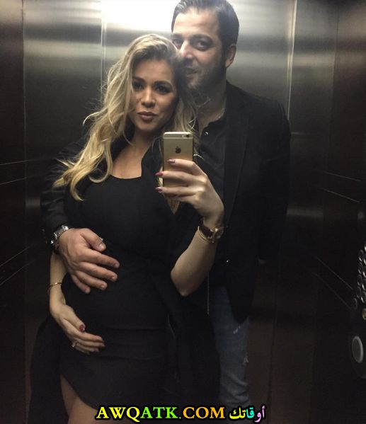 أحدث صورة للفنانة نانسي أفيوني مع زوجها
