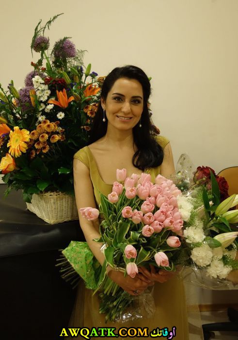 صورة الفنانة تالار دكرمنجيان