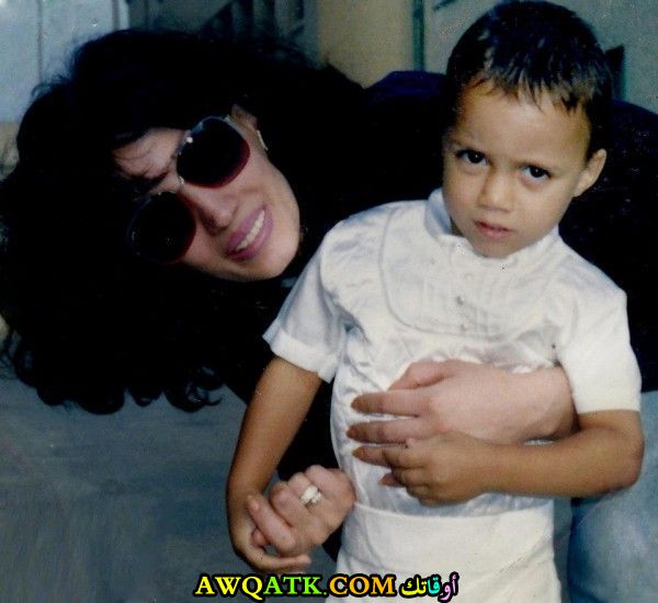 الفنانة ربى الجمال مع ابنها