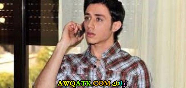 صورة قديمة للفنان طارق عيسى