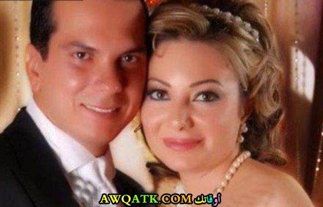 صورة عائلية للفنانة ندين تحسين بيك مع زوجها
