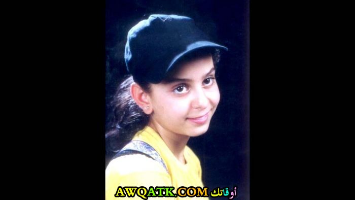 صورة الفنانة هالة الصباغ وهي صغيرة
