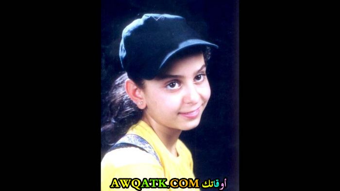 صورة الفنانة هالة الصباغ وهي صغيرة